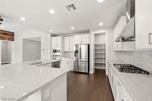8445 Great Outdoors Street, Las Vegas, NV 89166