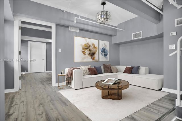 4332 Collins Ave 201, Miami Beach, FL 33140