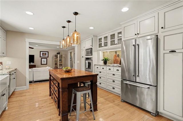 7605 E Forest Lakes Drive, Kansas City, MO 64152