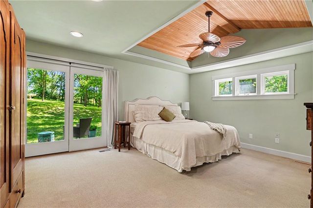 7605 E Forest Lakes Drive, Kansas City, MO 64152