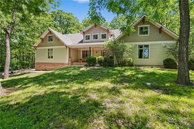7605 E Forest Lakes Drive, Kansas City, MO 64152