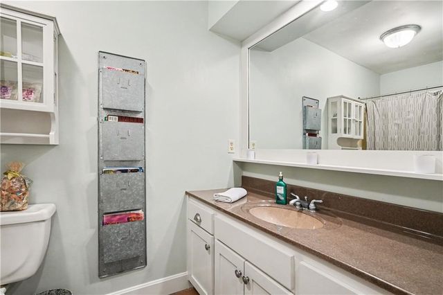 7605 E Forest Lakes Drive, Kansas City, MO 64152