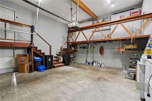 7605 E Forest Lakes Drive, Kansas City, MO 64152