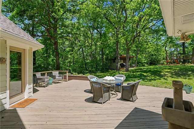 7605 E Forest Lakes Drive, Kansas City, MO 64152
