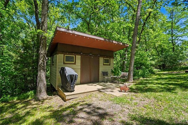 7605 E Forest Lakes Drive, Kansas City, MO 64152