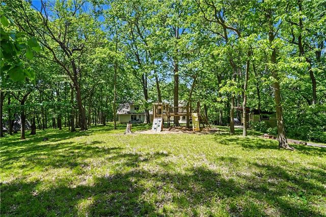 7605 E Forest Lakes Drive, Kansas City, MO 64152