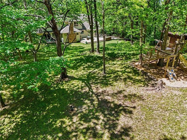7605 E Forest Lakes Drive, Kansas City, MO 64152