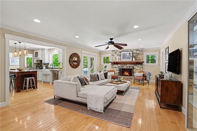 7605 E Forest Lakes Drive, Kansas City, MO 64152