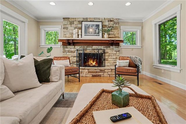 7605 E Forest Lakes Drive, Kansas City, MO 64152