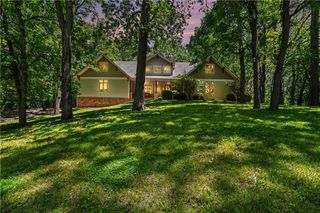 7605 E Forest Lakes Drive, Kansas City, MO 64152