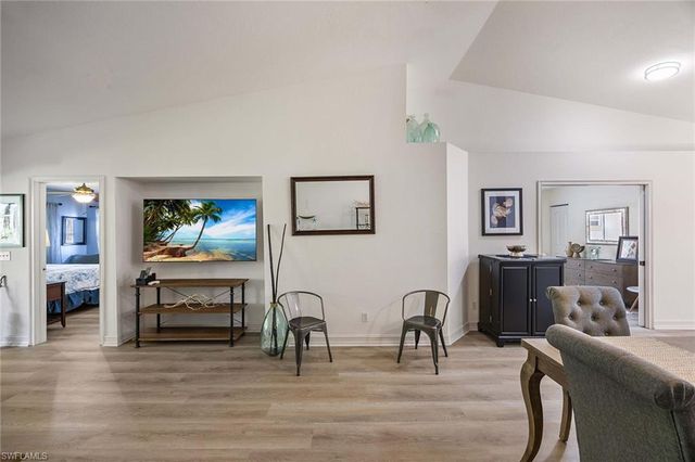 640 Luisa Ln Apt 4, Naples, FL 34104