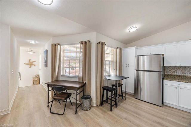 640 Luisa Ln Apt 4, Naples, FL 34104