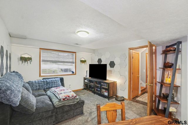 5006 Nebraska Avenue, Omaha, NE 68104