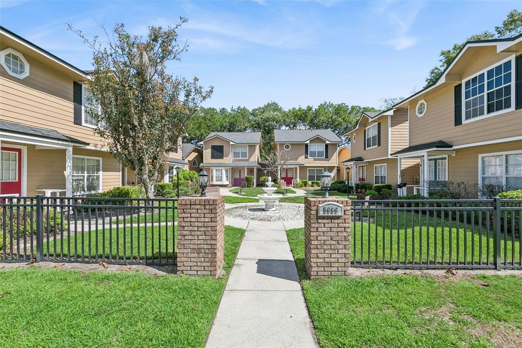 Image 21 of property listing at 5989 BRAEMAR PLACE 102, Orlando, FL 32822