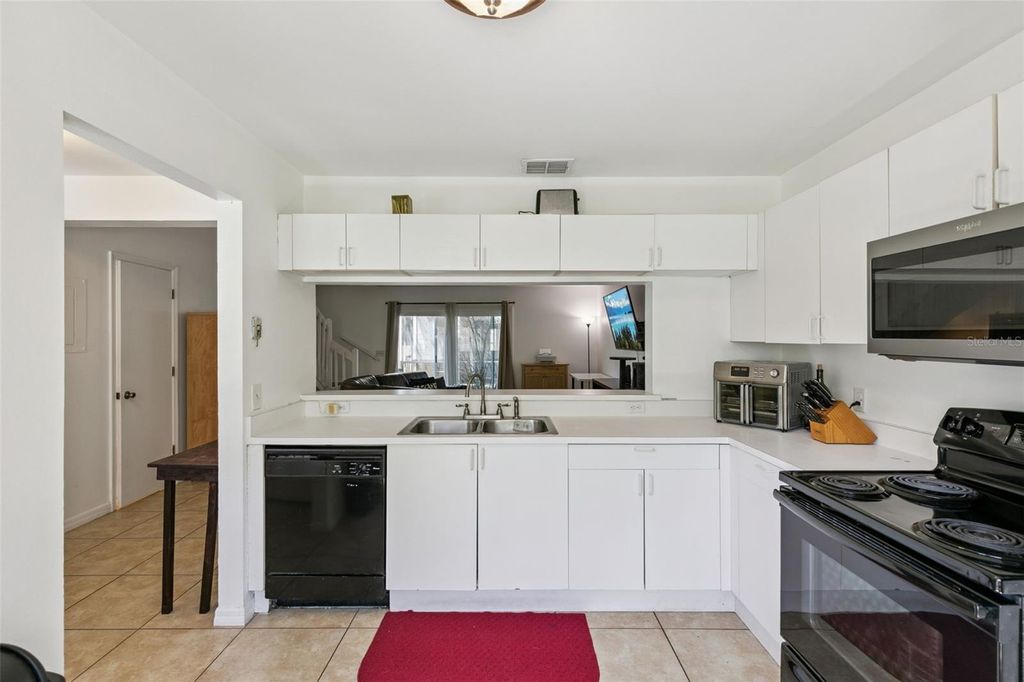 Image 9 of property listing at 5989 BRAEMAR PLACE 102, Orlando, FL 32822