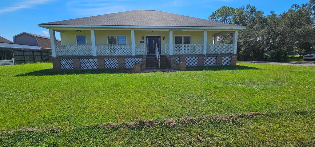 317 Thoroughbred Park Dr, Thibodaux, LA 70301