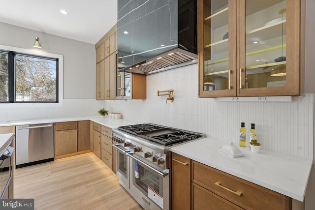 6913 BERKELEY ST, Falls Church, VA 22043