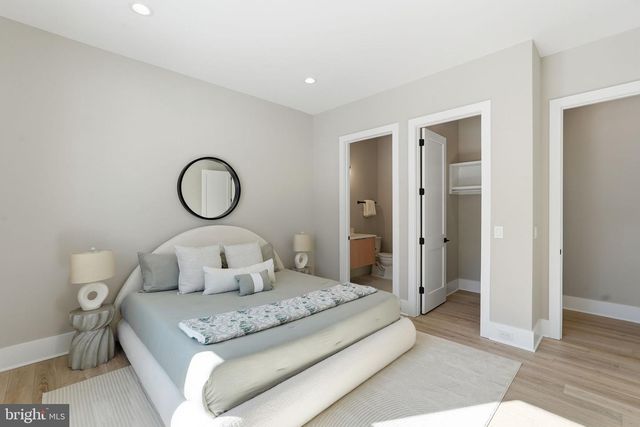 6913 BERKELEY ST, Falls Church, VA 22043