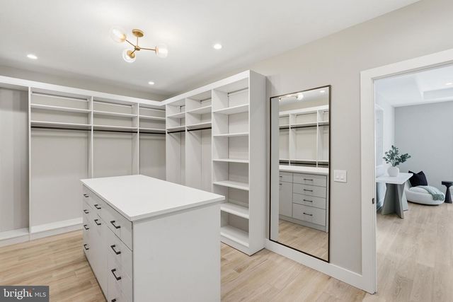 6913 BERKELEY ST, Falls Church, VA 22043