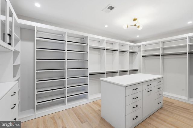 6913 BERKELEY ST, Falls Church, VA 22043
