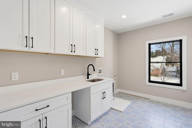 6913 BERKELEY ST, Falls Church, VA 22043