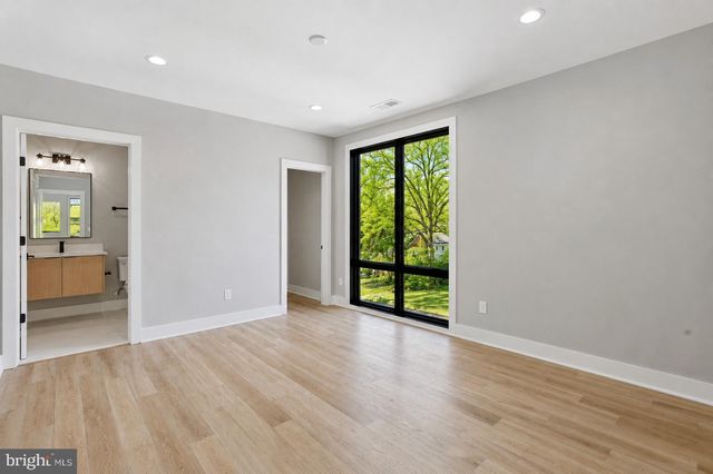 6913 BERKELEY ST, Falls Church, VA 22043