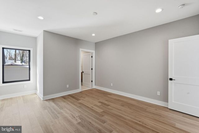6913 BERKELEY ST, Falls Church, VA 22043