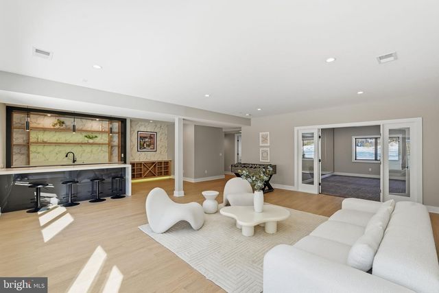 6913 BERKELEY ST, Falls Church, VA 22043