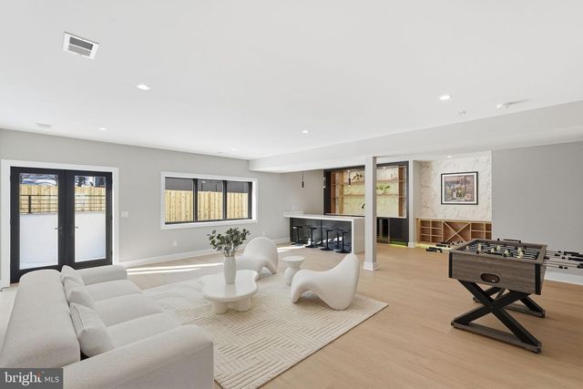 6913 BERKELEY ST, Falls Church, VA 22043