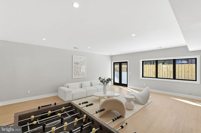 6913 BERKELEY ST, Falls Church, VA 22043