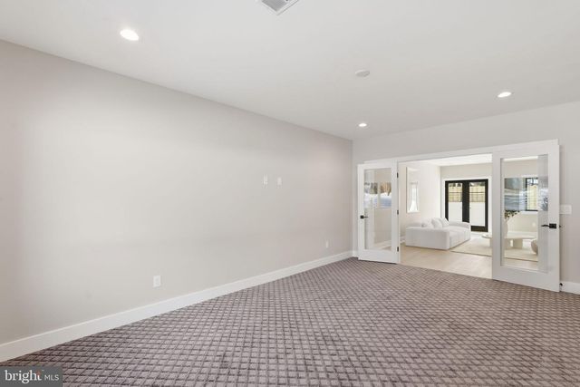 6913 BERKELEY ST, Falls Church, VA 22043