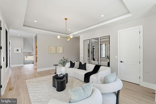 6913 BERKELEY ST, Falls Church, VA 22043