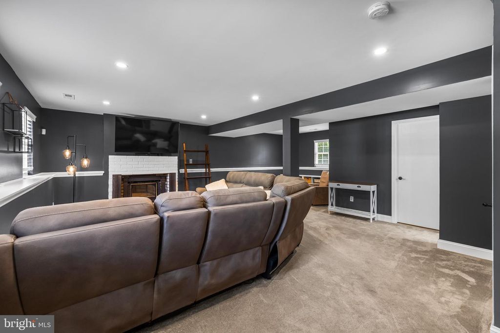 Image 16 of property listing at 6055 ADCOCK LN, Hanover, MD 21076