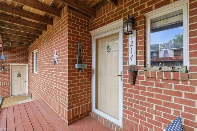 1214 Foursome LN, Virginia Beach, VA 23455