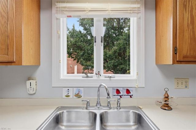 1214 Foursome LN, Virginia Beach, VA 23455