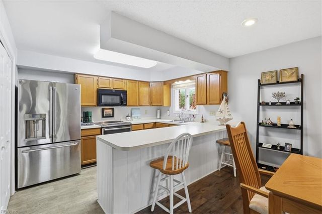 1214 Foursome LN, Virginia Beach, VA 23455