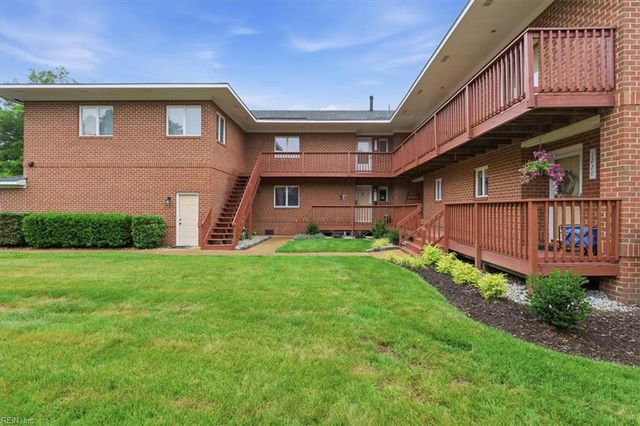 1214 Foursome LN, Virginia Beach, VA 23455