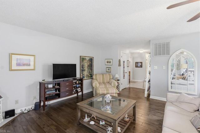 1214 Foursome LN, Virginia Beach, VA 23455