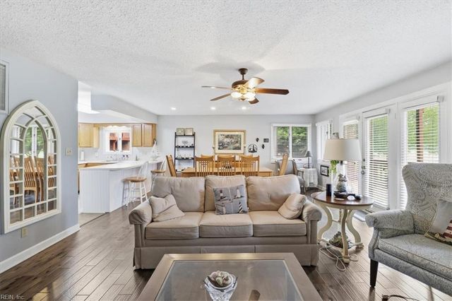 1214 Foursome LN, Virginia Beach, VA 23455