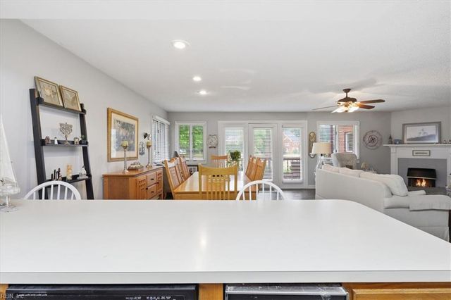 1214 Foursome LN, Virginia Beach, VA 23455