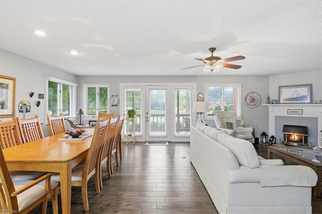 1214 Foursome LN, Virginia Beach, VA 23455