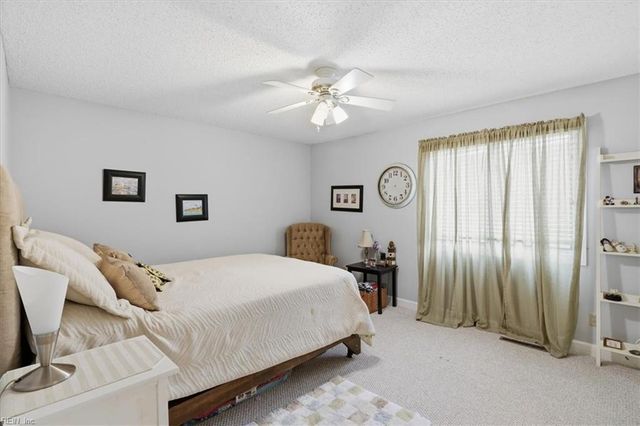 1214 Foursome LN, Virginia Beach, VA 23455