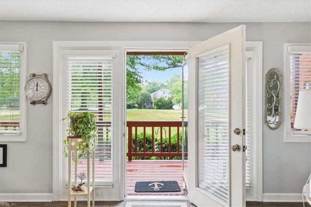 1214 Foursome LN, Virginia Beach, VA 23455