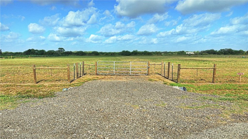 7415 County Road 2395, Sinton, TX 78387 — exterior