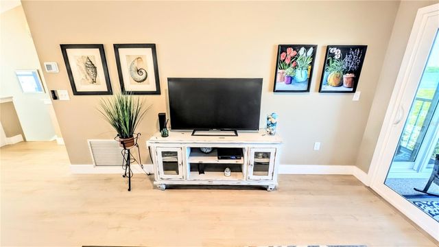 958 SANDPIPER CIRCLE 958, Bradenton, FL 34209