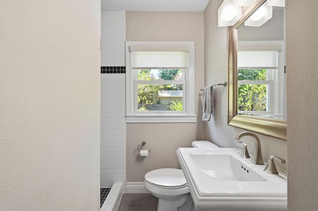 2111 W 12TH ST, Austin, TX 78703