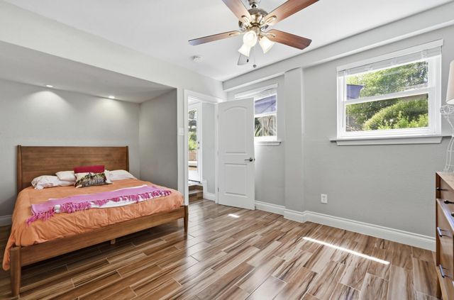2111 W 12TH ST, Austin, TX 78703