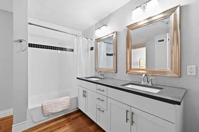 2111 W 12TH ST, Austin, TX 78703