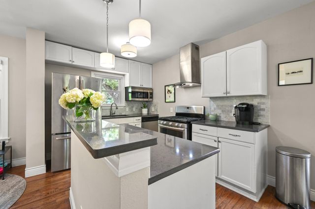 2111 W 12TH ST, Austin, TX 78703