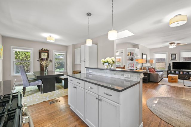 2111 W 12TH ST, Austin, TX 78703